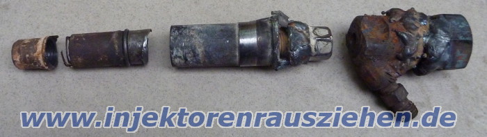 Injektor in Stucken herausnehmen aus Renault
                Trafic / Opel Vivaro 2010-2014